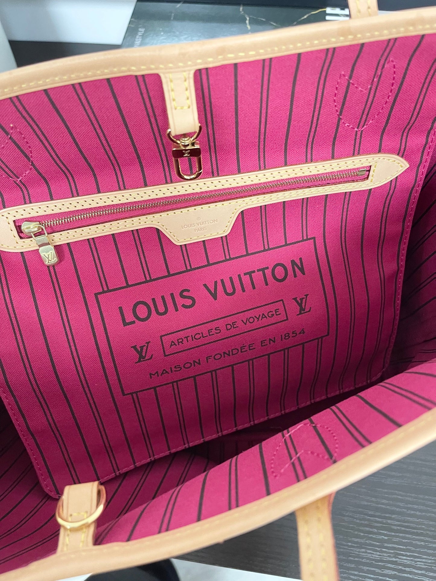 LOUIS VUITTON 2022 Monogram Neverfull MM Tote in Pivoine Pink