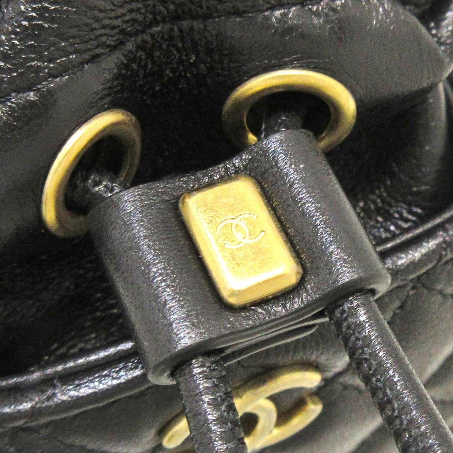 Chanel CC Matelasse Drawstring Bucket (SHG-yrlpy9)