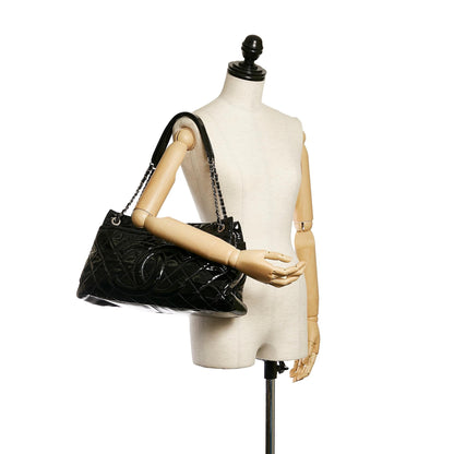 Chanel CC Matelasse Patent Leather Shoulder Bag (SHG-3SUgOV)