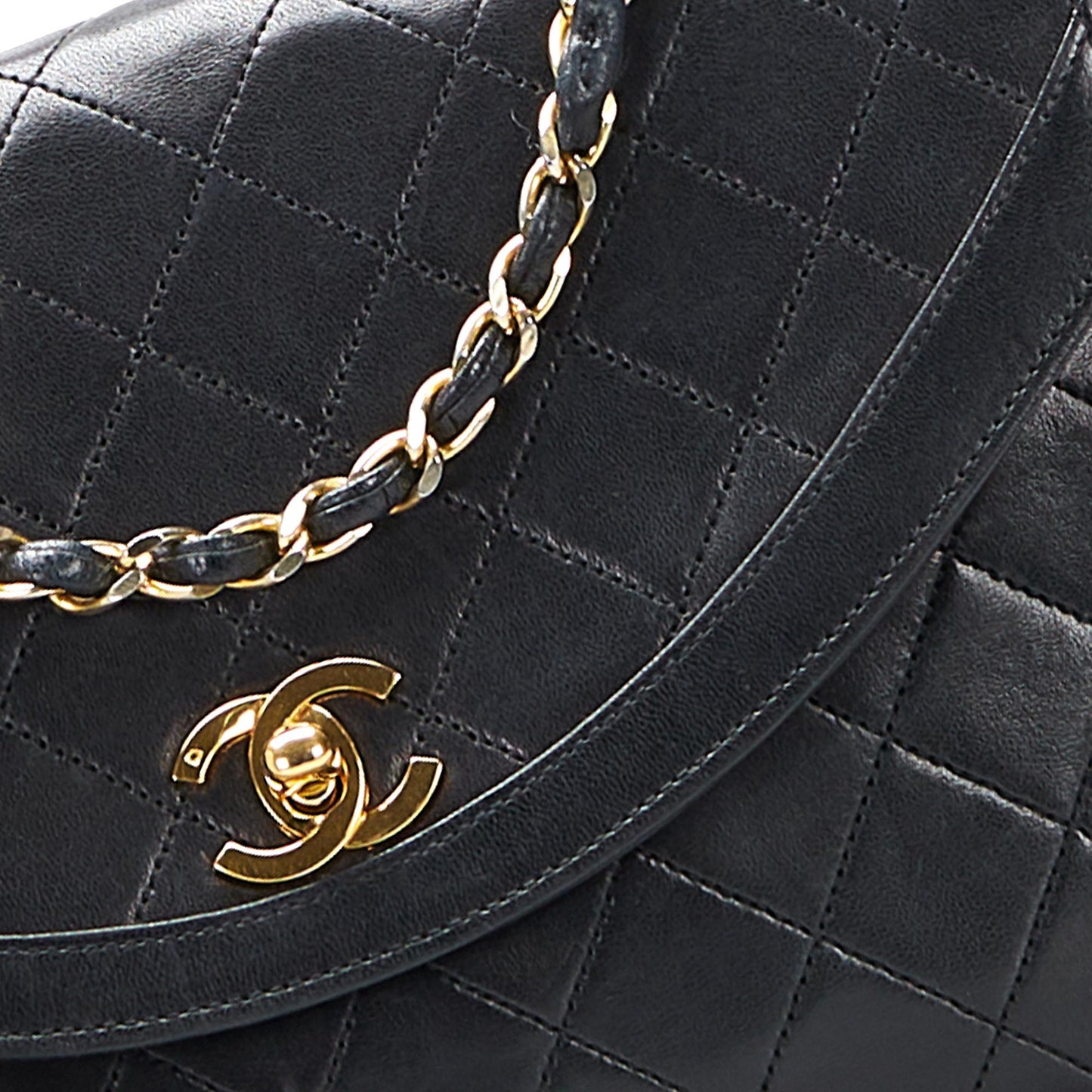 Chanel CC Matelasse Shoulder Bag (SHG-kl8DIA)