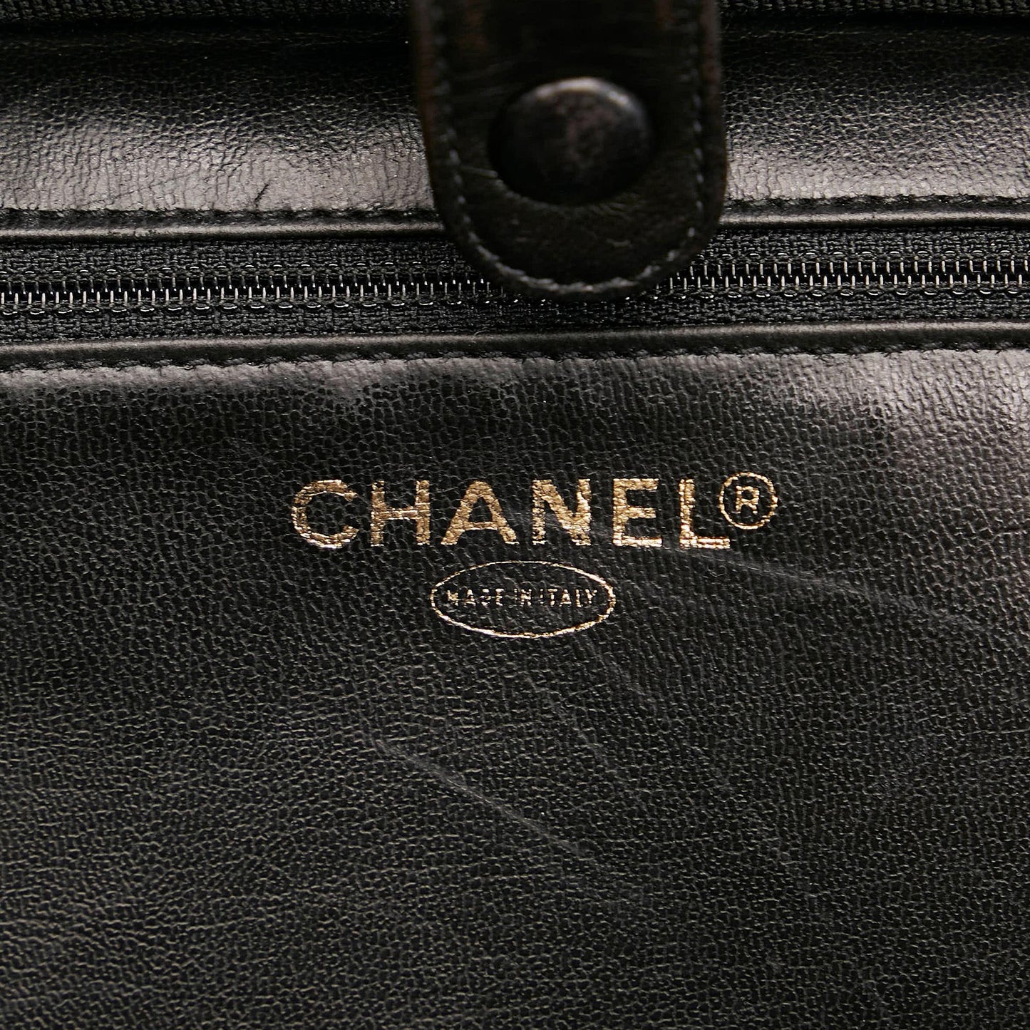 Chanel CC Patent Leather Vanity Case (SHG-iGWuvw)