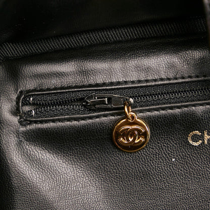 Chanel CC Patent Leather Vanity Case (SHG-iGWuvw)