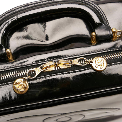 Chanel CC Patent Leather Vanity Case (SHG-iGWuvw)