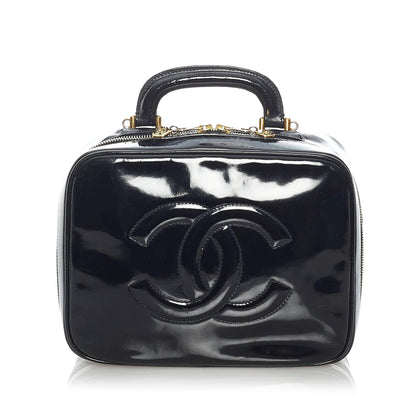 Chanel CC Patent Leather Vanity Case (SHG-iGWuvw)