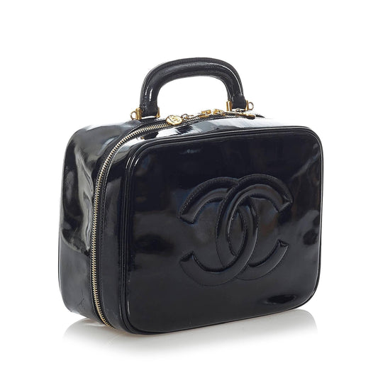 Chanel CC Patent Leather Vanity Case (SHG-iGWuvw)