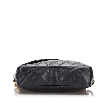 Chanel CC Quilted Tassel Crossbody (SHG-vaQEDR)