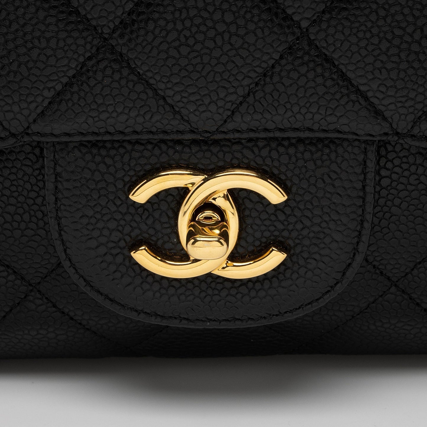 Chanel Caviar Leather Classic Jumbo Single Flap Bag (SHF-aj9aYt)