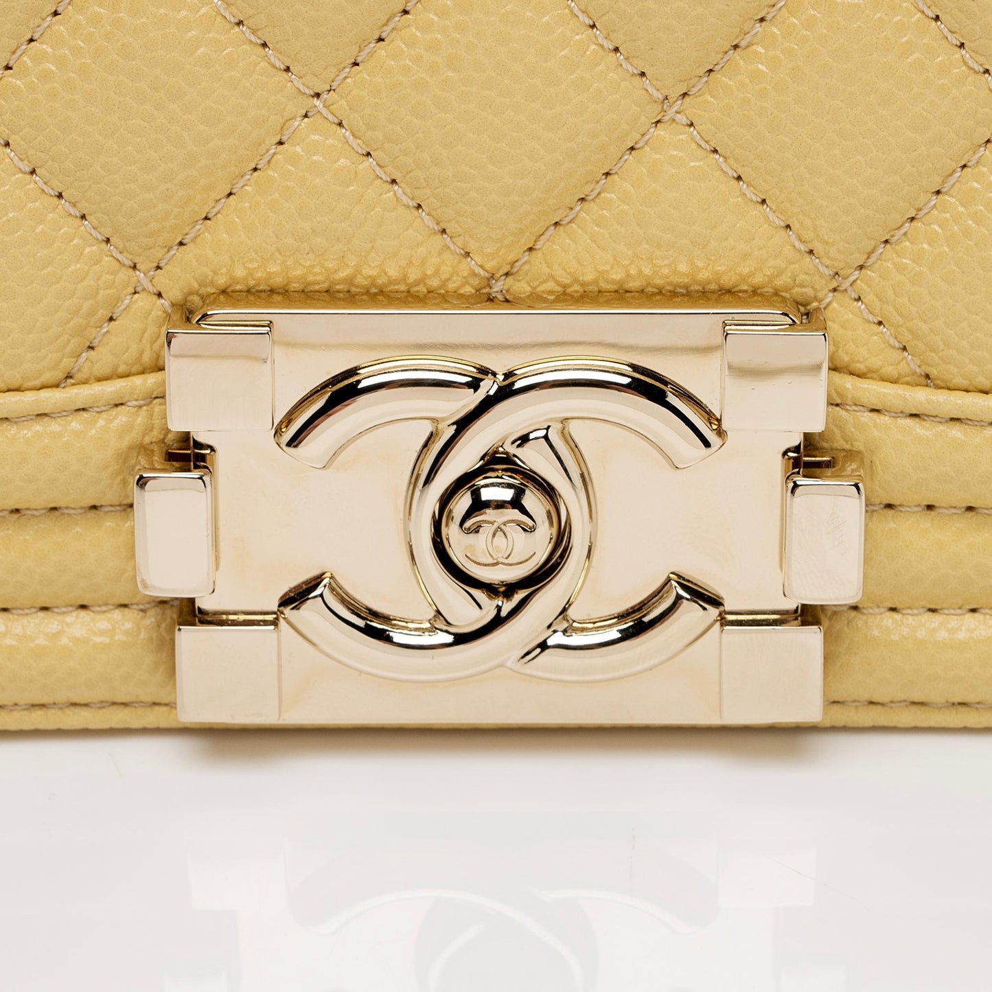 Chanel Caviar Leather Old Medium Boy Bag (SHF-RE0Ij5)