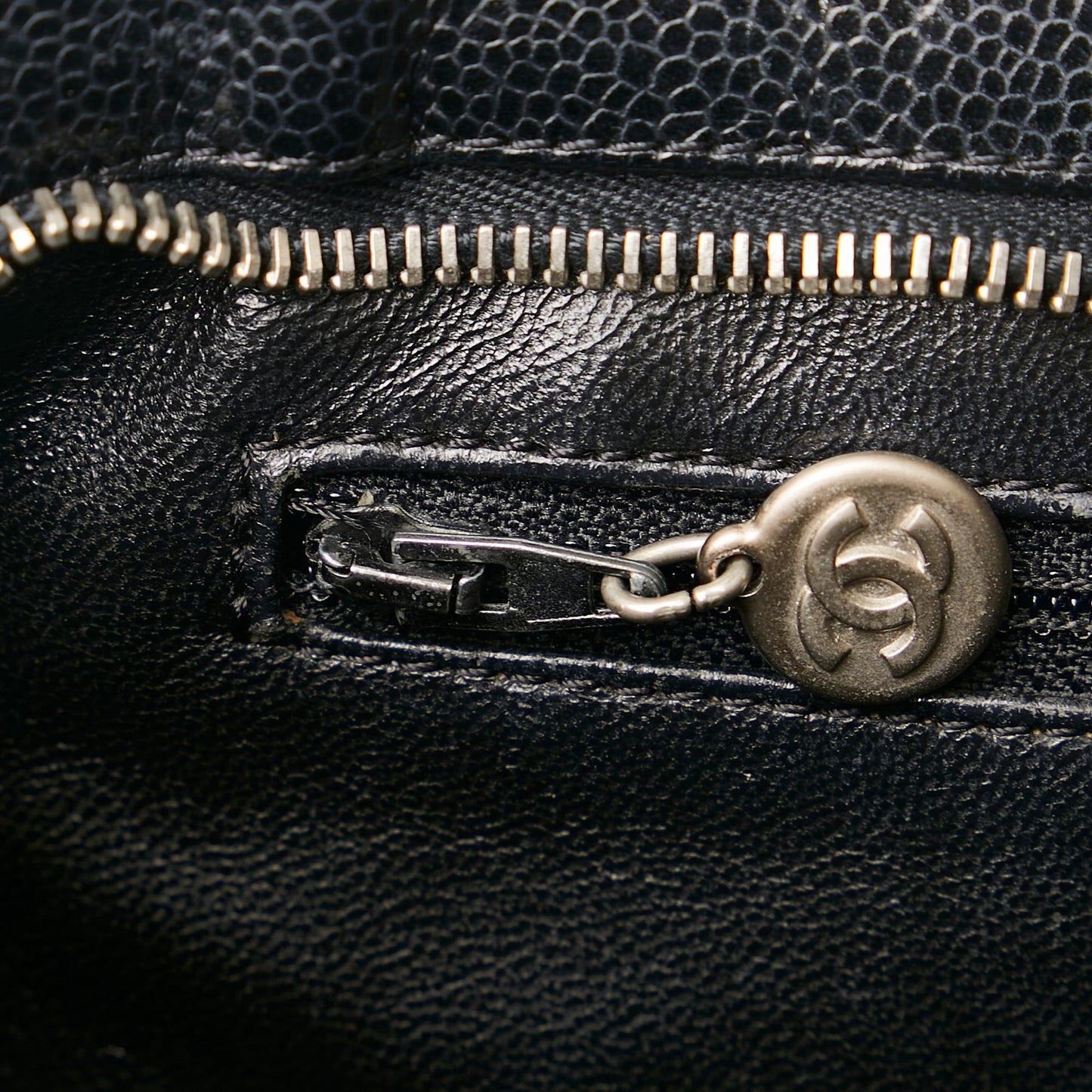 Chanel Caviar Medallion Tote (SHG-35918)