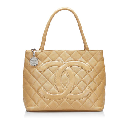 Chanel Caviar Medallion Tote (SHG-ajgoYD)