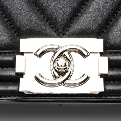 Chanel Chevron Lambskin New Medium Boy Bag (SHF-23076)