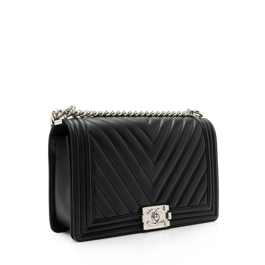 Chanel Chevron Lambskin New Medium Boy Bag (SHF-23076)