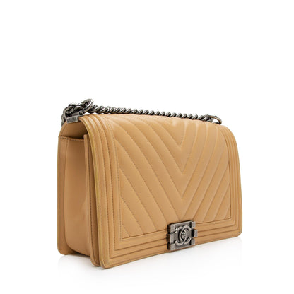 Chanel Chevron Lambskin New Medium Boy Bag (SHF-TUOid1)