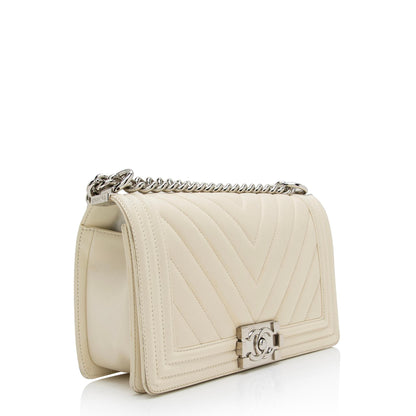 Chanel Chevron Lambskin Old Medium Boy Bag (SHF-Dmy3Qd)