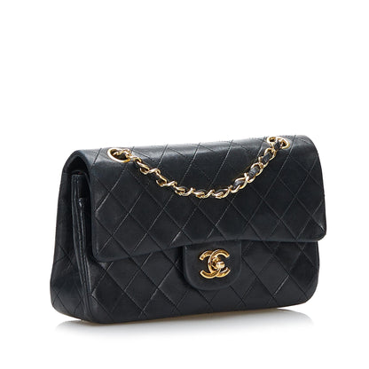 Chanel Classic Small Lambskin Double Flap (SHG-oElNPm)