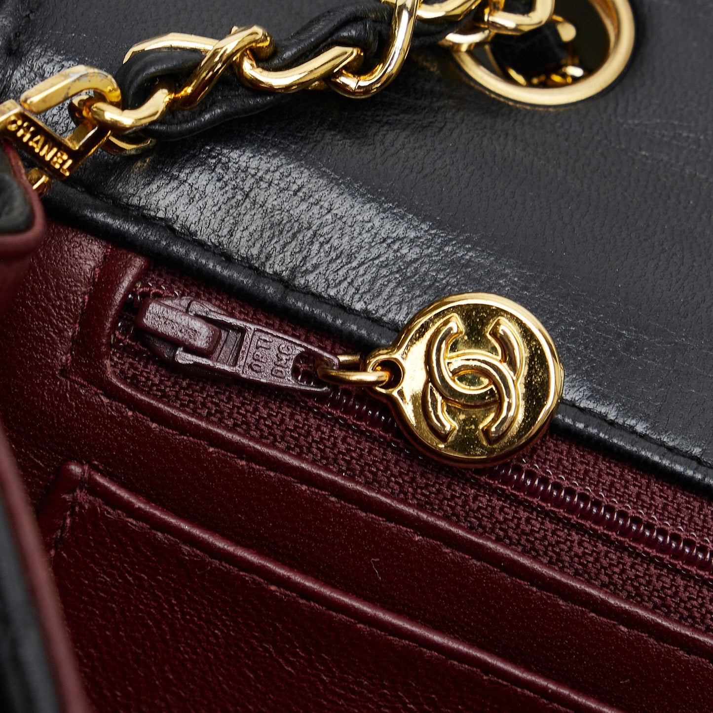 Chanel Diana Flap Crossbody Bag (SHG-hoYABn)