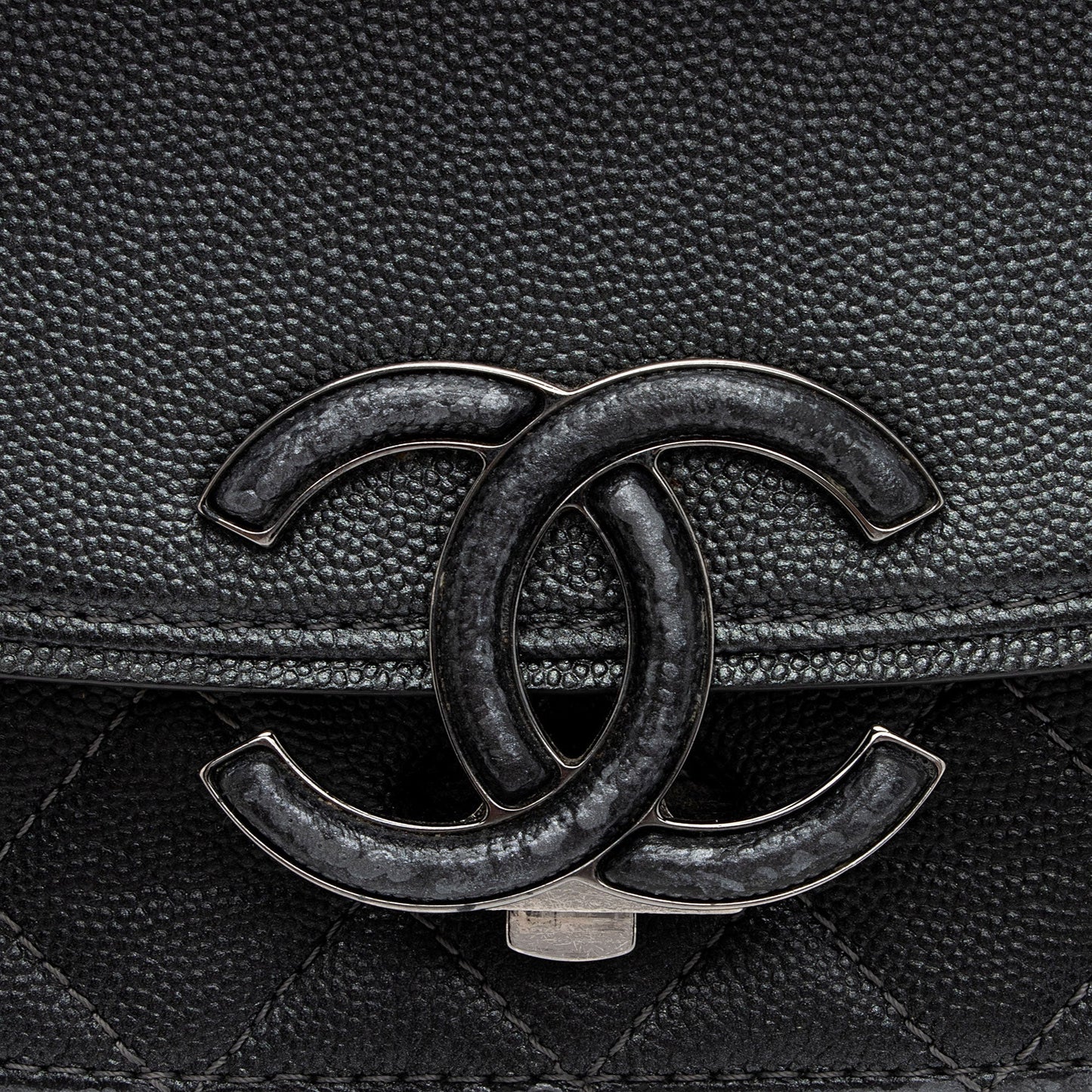 Chanel Iridescent Caviar Coco Curve Medium Shoulder Bag (SHF-jWQh7j)