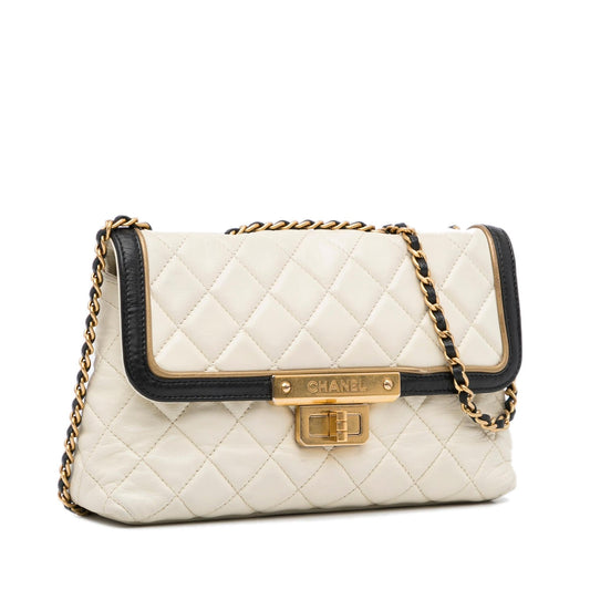 Chanel Lambskin 225 Flap (SHG-55KtHR)