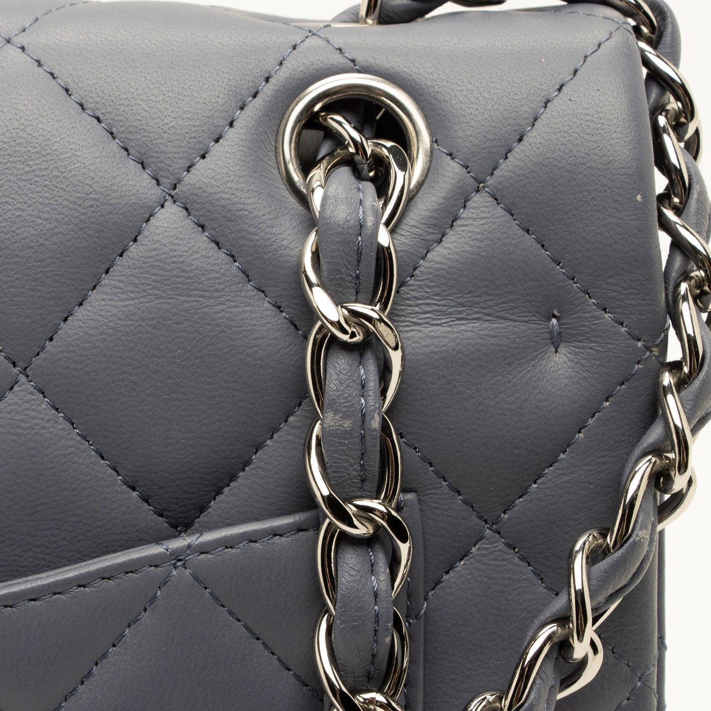 Chanel Lambskin Classic Maxi Double Flap Bag (SHF-mATEJl)