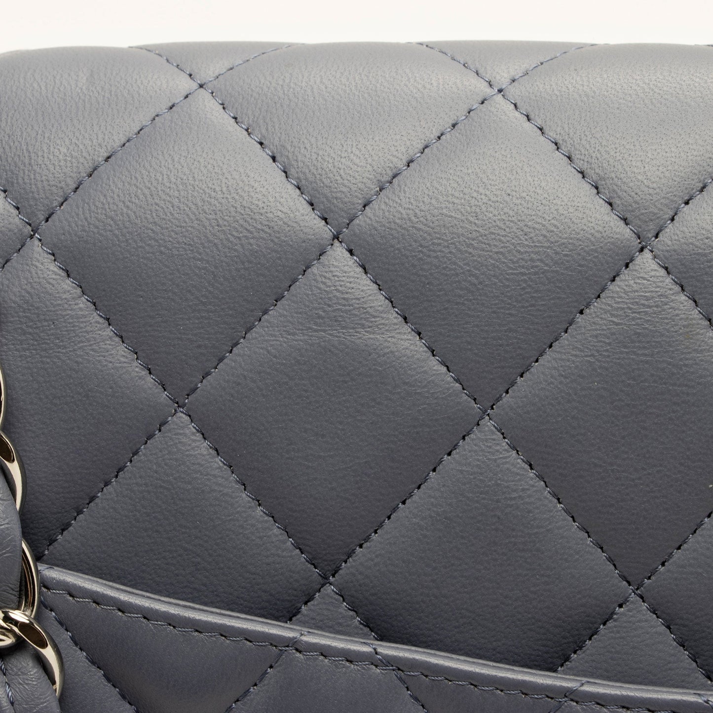 Chanel Lambskin Classic Maxi Double Flap Bag (SHF-mATEJl)