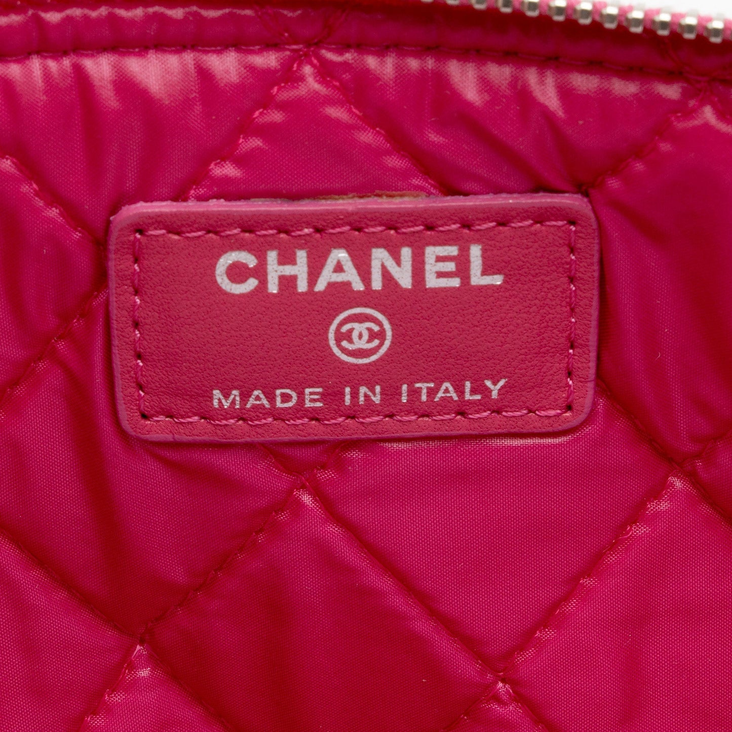 Chanel Lambskin Medium O-Case (SHF-aaW4ma)