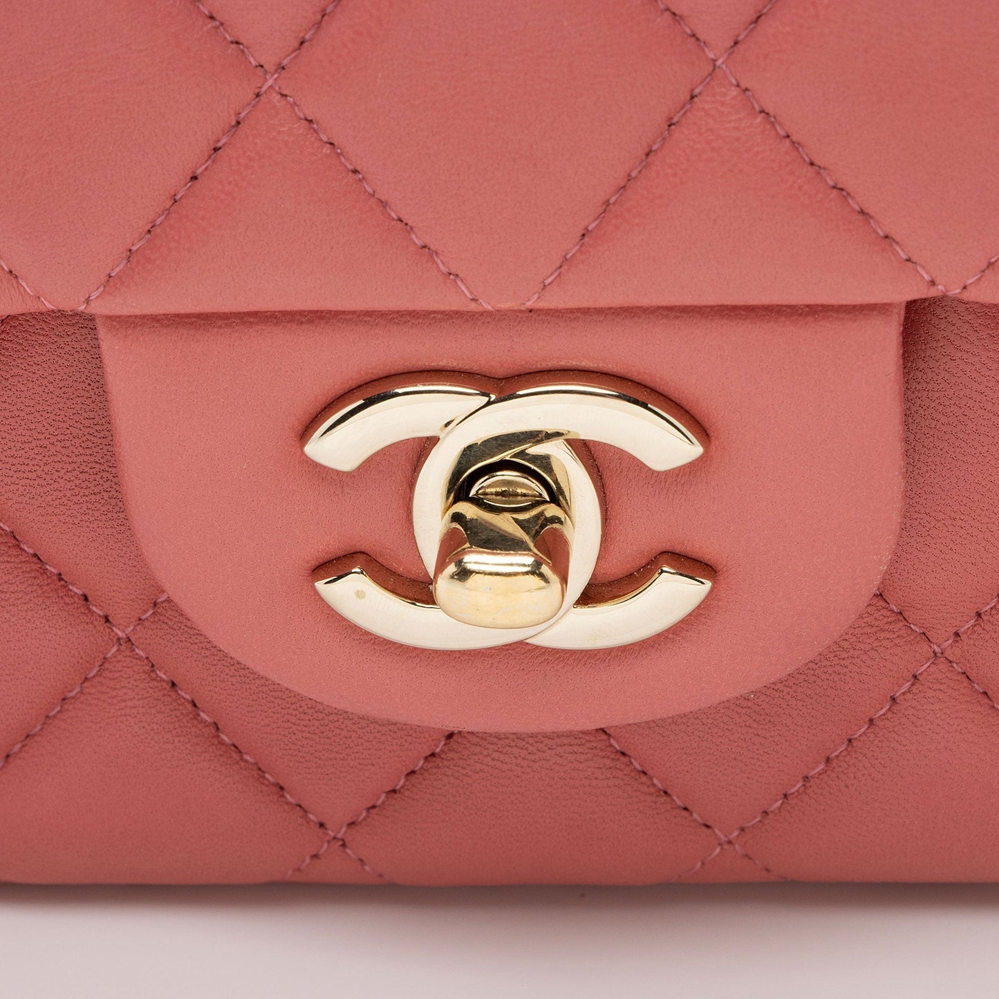 Chanel Limited Edition Lambskin Valentine Classic Medium Single Flap Bag (SHF-M2VY9h)