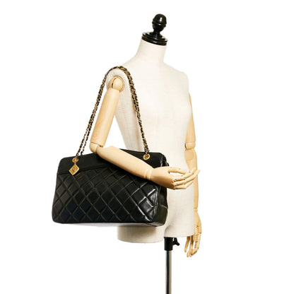 Chanel Matelasse Lambskin Leather Shoulder Bag (SHG-26964)