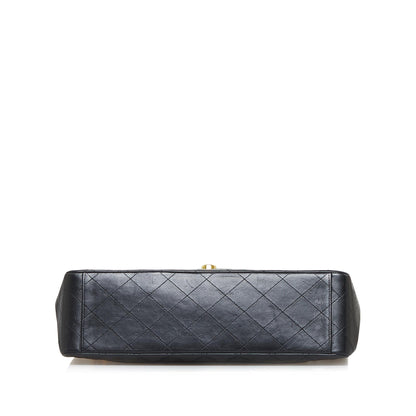 Chanel Maxi Classic Lambskin Single Flap (SHG-ZCH0EY)