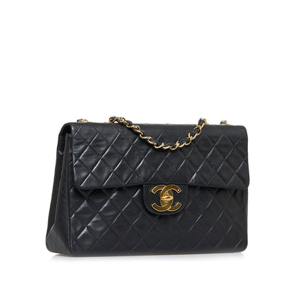 Chanel Maxi Classic Lambskin Single Flap (SHG-ZCH0EY)