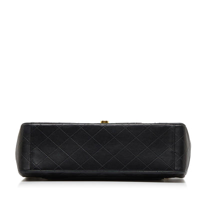 Chanel Maxi Classic Lambskin Single Flap (SHG-7MuYXe)