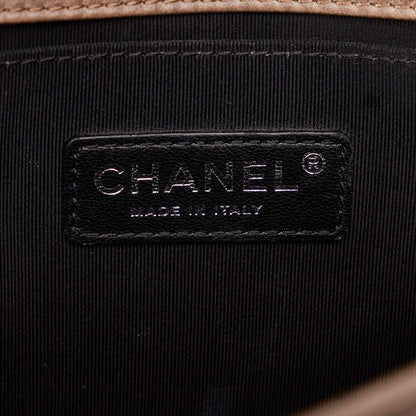 Chanel Medium Aged Calfskin Double Stitched Boy Flap (SHG-VHjdd9)