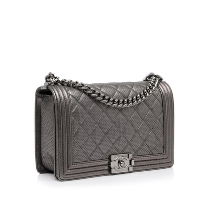 Chanel Medium Boy Flap Bag (SHG-YQarOt)