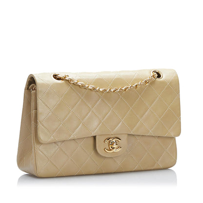 Chanel Medium Classic Lambskin Double Flap Bag (SHG-hsVSEO)