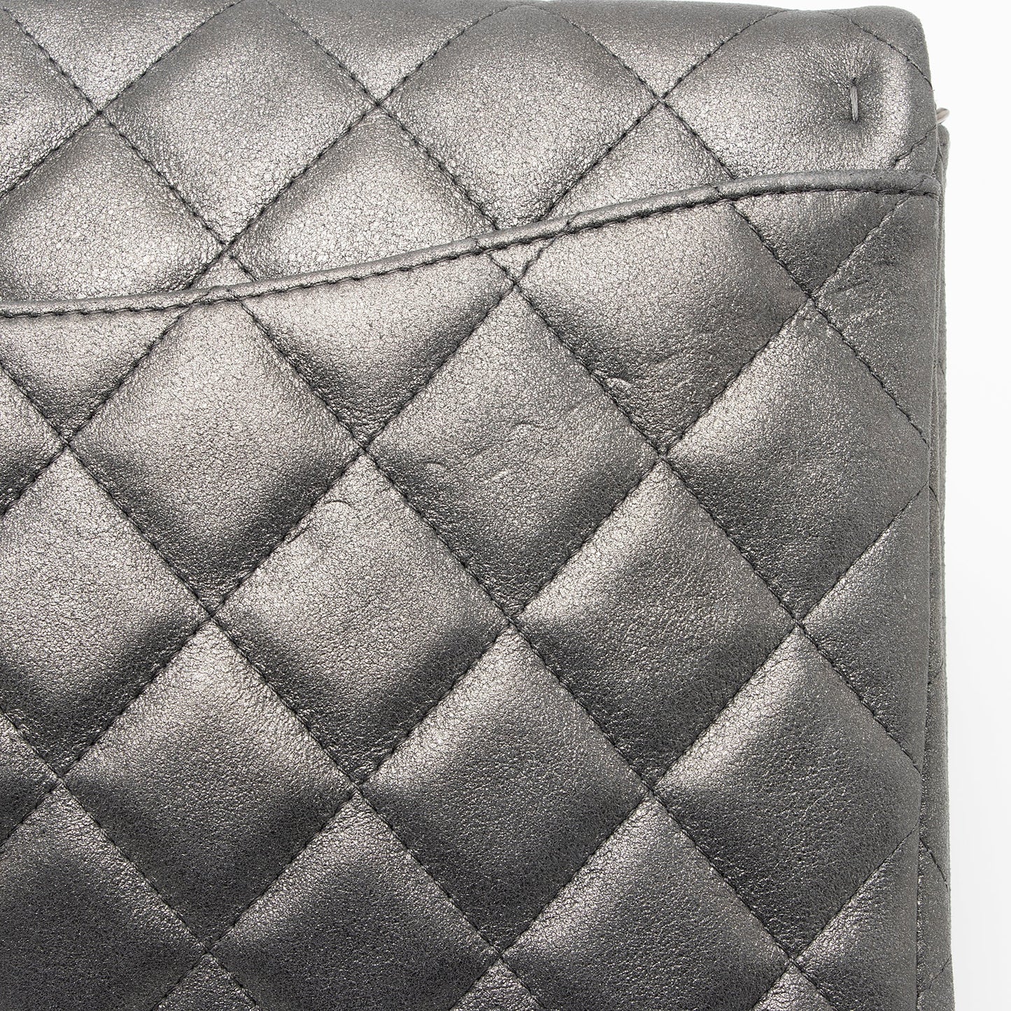 Chanel Metallic Lambskin Flap Clutch on Chain (SHF-bJM9yK)