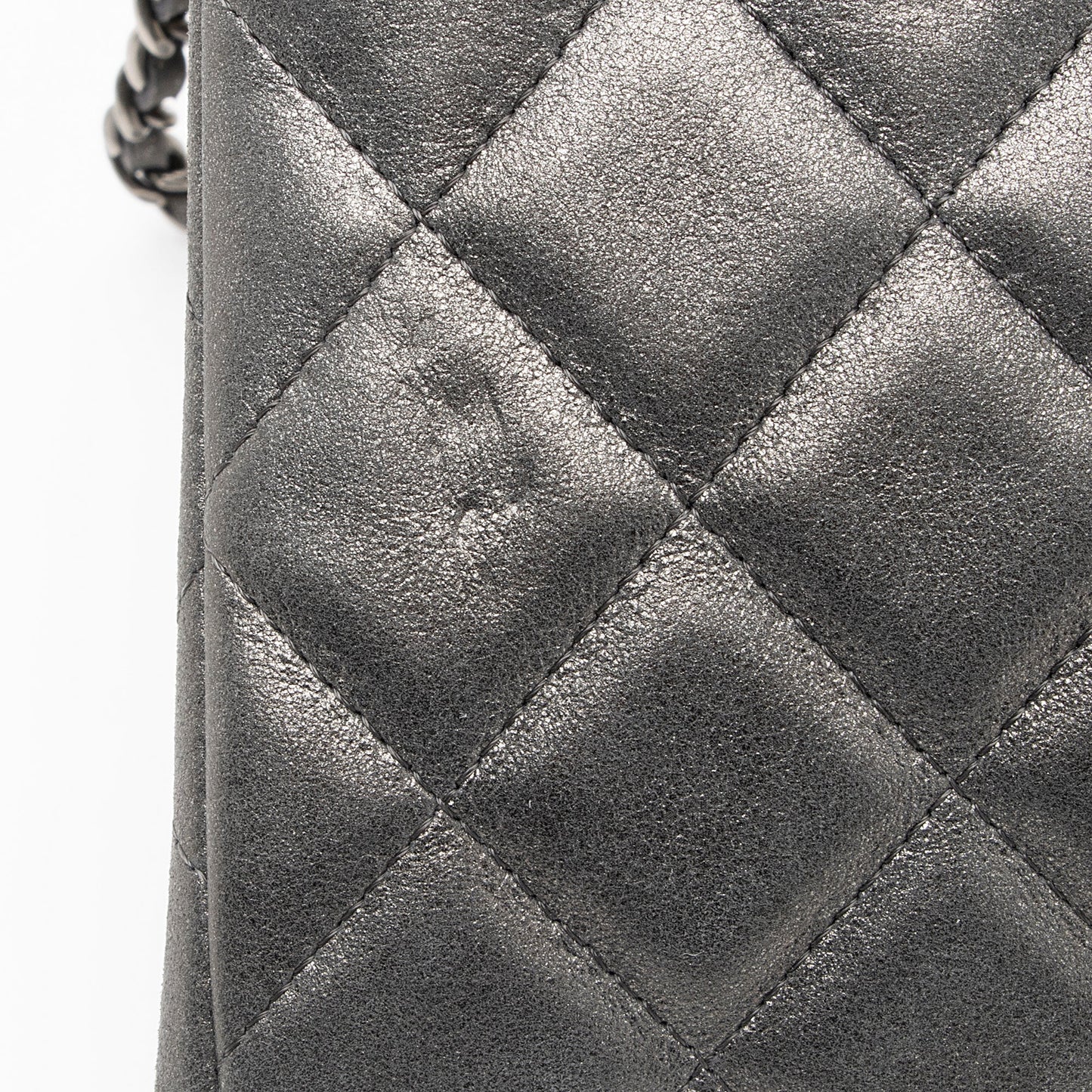 Chanel Metallic Lambskin Flap Clutch on Chain (SHF-bJM9yK)