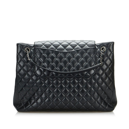 Chanel Paris-Edinburgh Flap Shoulder Bag (SHG-vjs7uw)