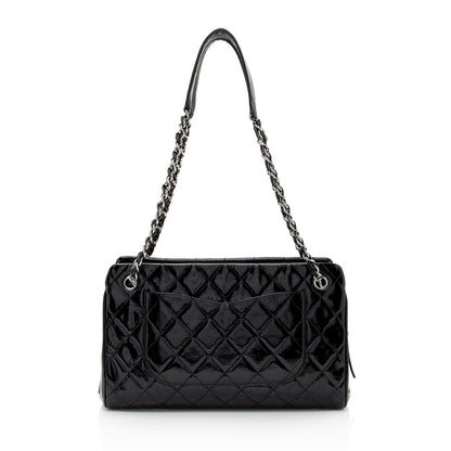 Chanel Patent Leather CC Angle Tote (SHF-a6O8IJ)