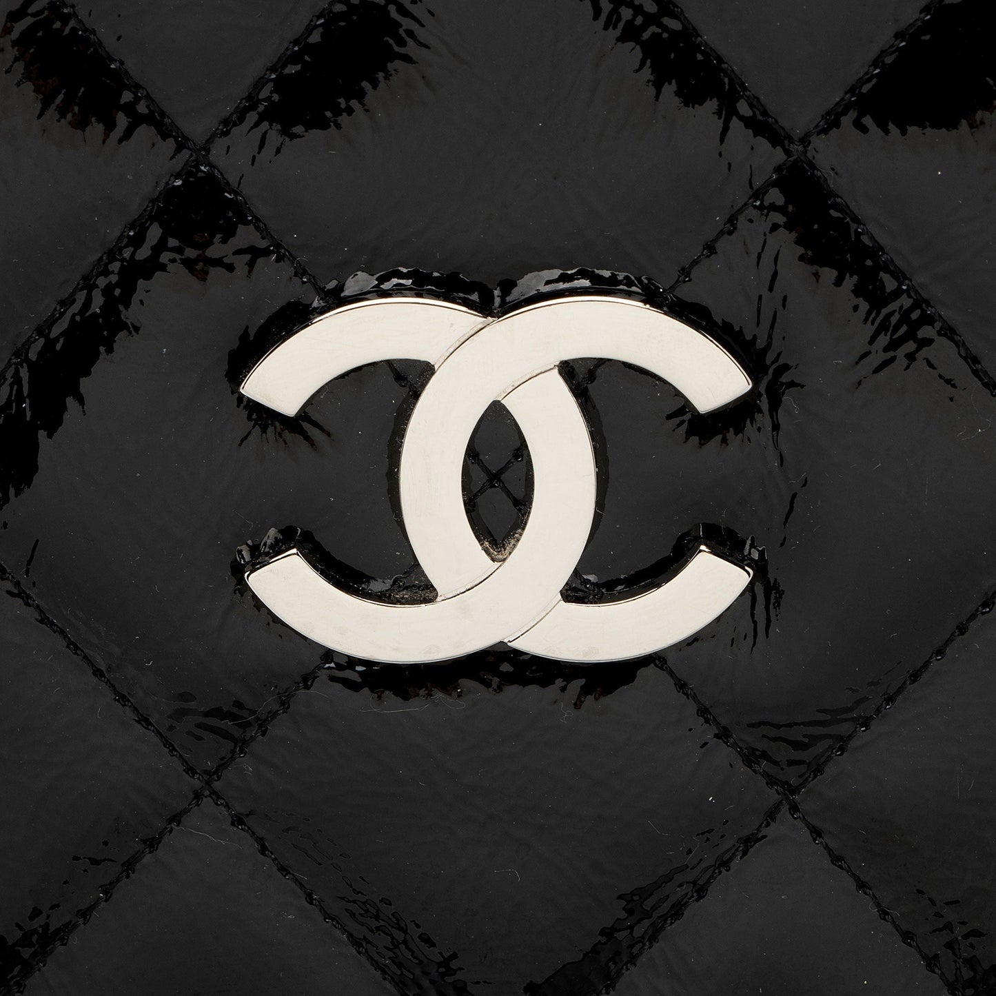 Chanel Patent Leather CC Angle Tote (SHF-a6O8IJ)