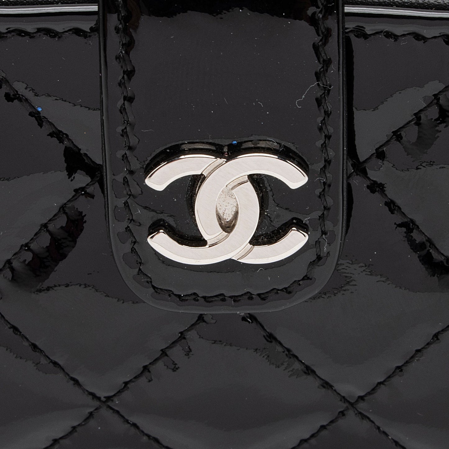 Chanel Patent Leather CC O-Mini Phone Clutch (SHF-VW0S2O)