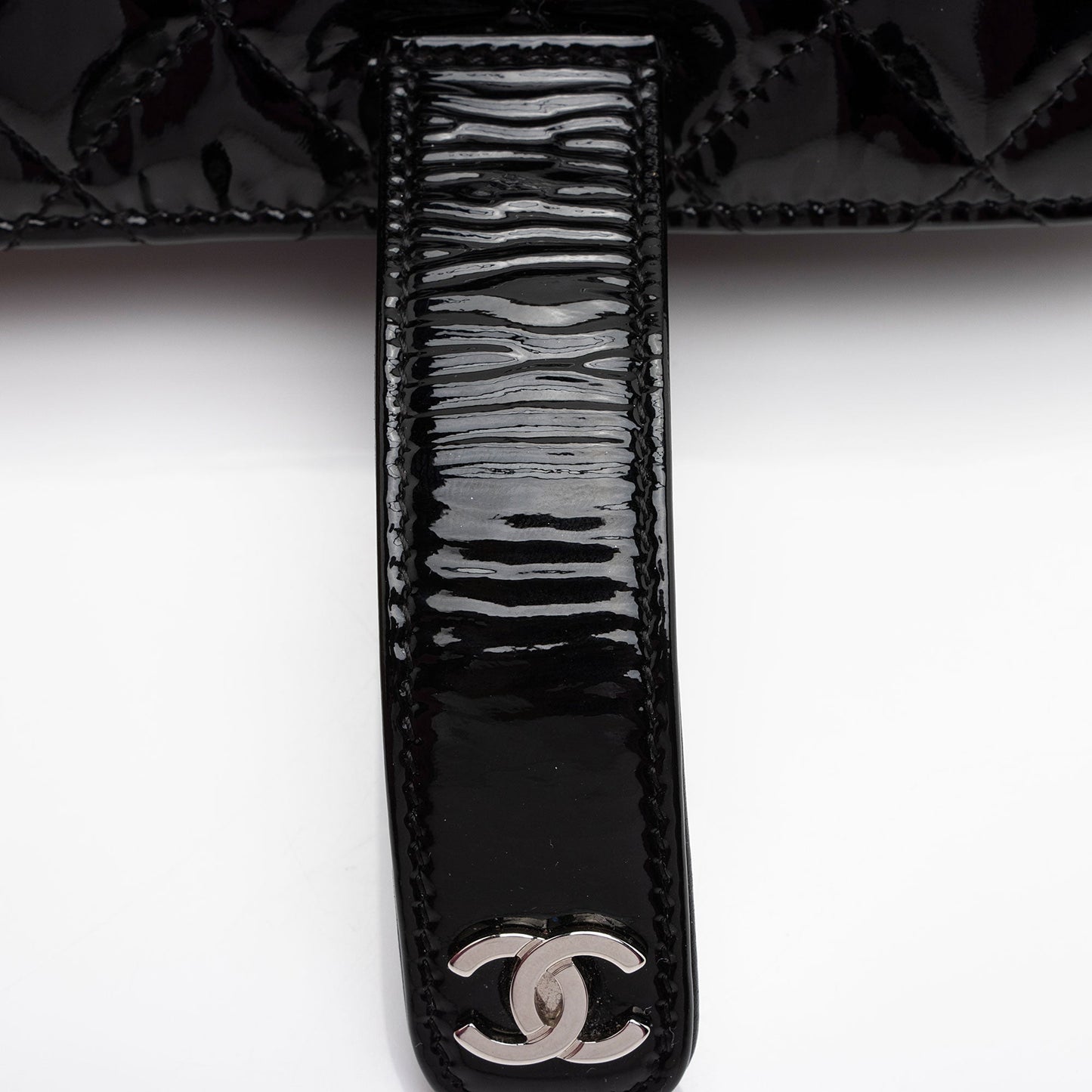 Chanel Patent Leather CC O-Mini Phone Clutch (SHF-VW0S2O)