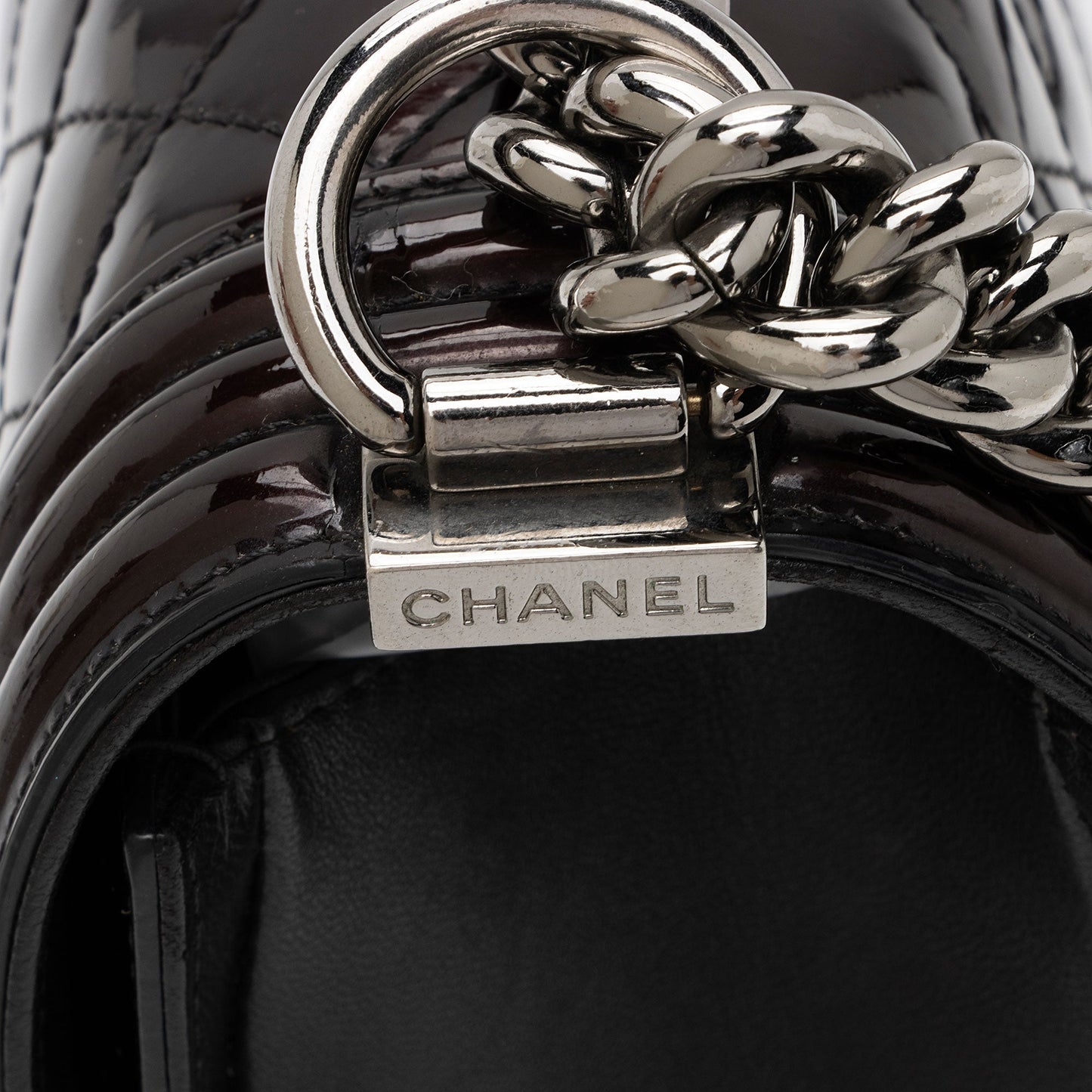 Chanel Patent Leather New Medium Boy Bag (SHF-IqsKqV)