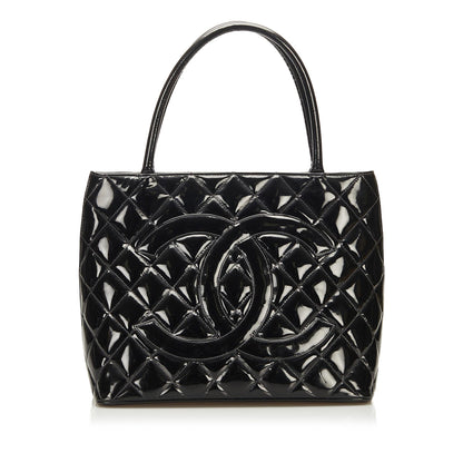 Chanel Patent Medallion Tote (SHG-35209)