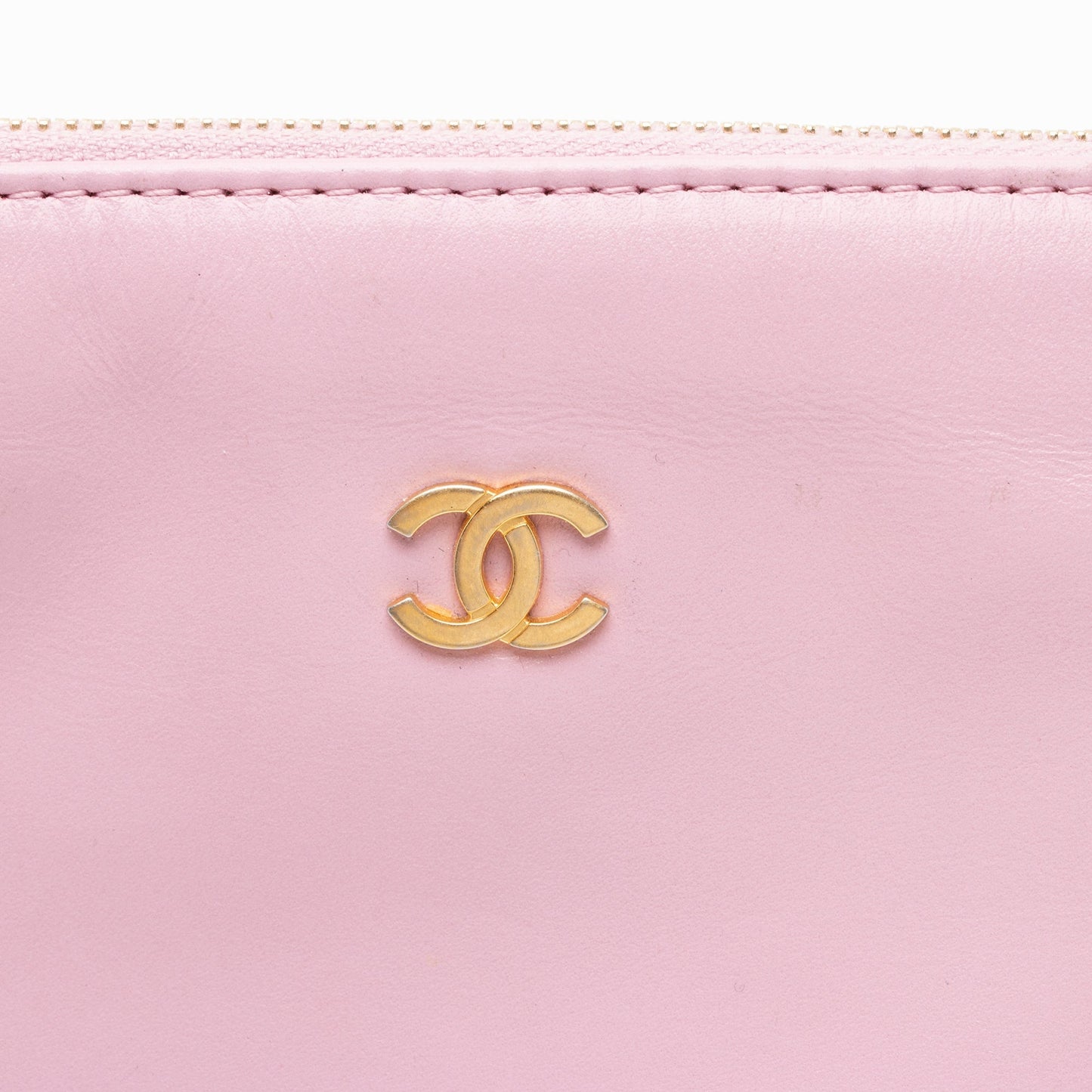 Chanel Quilted Shiny Calfskin Small Chanel 22 Pochette (SHF-g18YmJ)