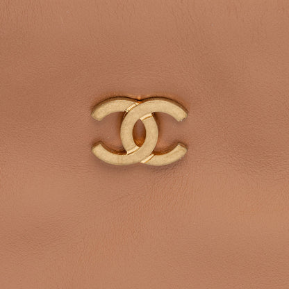 Chanel Shiny Calfskin Small Chanel 22 Pochette (SHF-1lnftM)