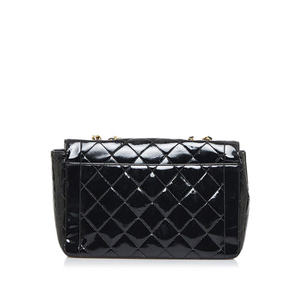 Chanel Small Quilted Patent Border Flap Bag (SHG-aW2dYK)