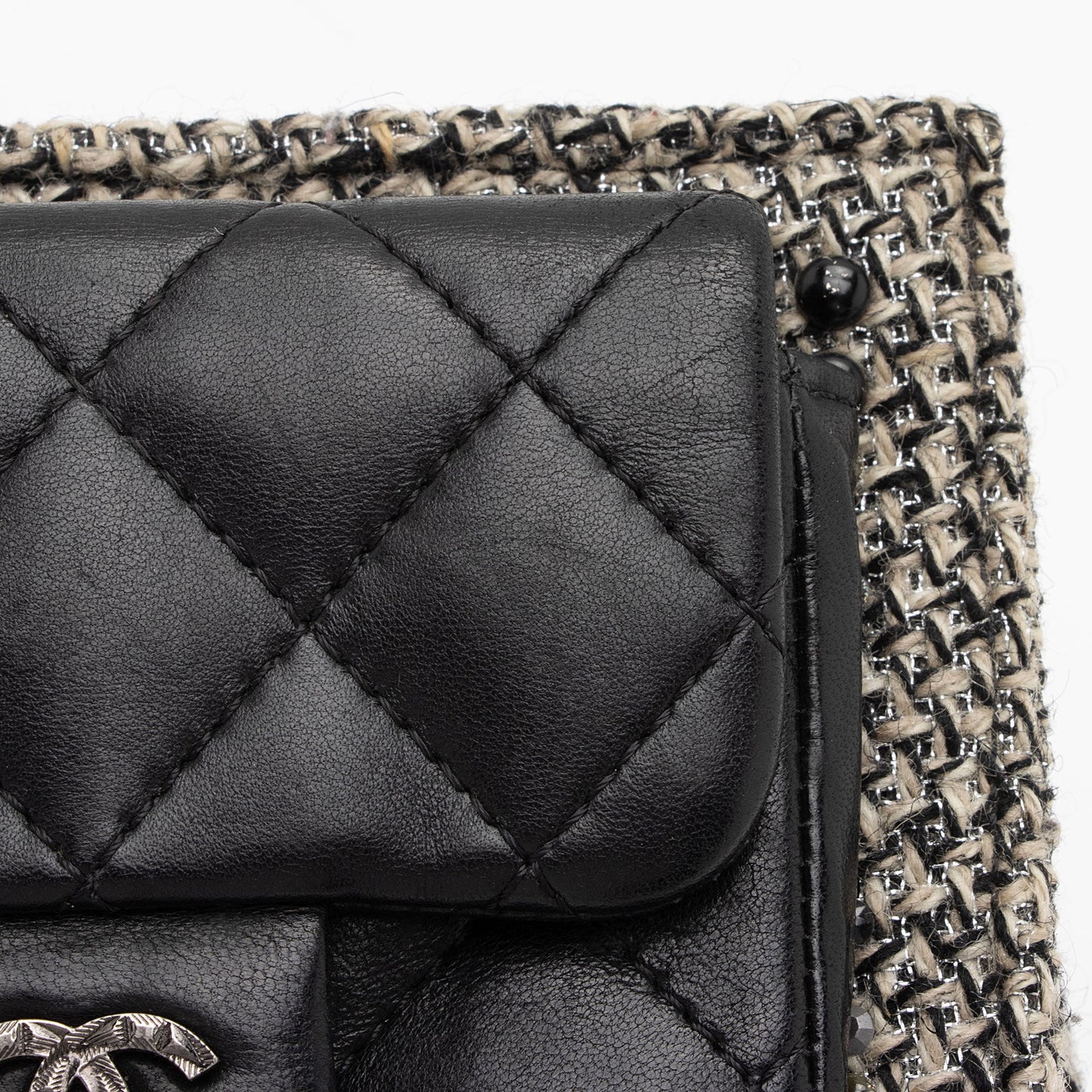 Chanel Tweed Lambskin CC Embellished Wrislet Clutch (SHF-1PtYF3)