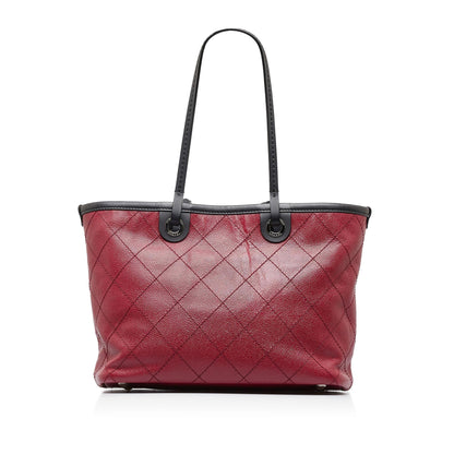 Chanel Wild Stitch On the Road Tote (SHG-c6d9qt)