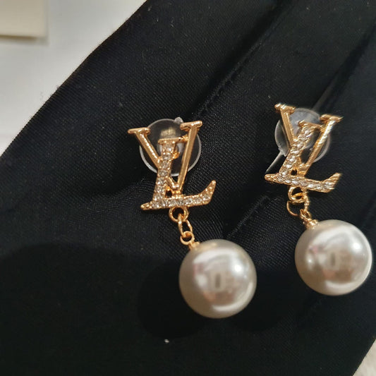 Louis Vuitton Earrings.