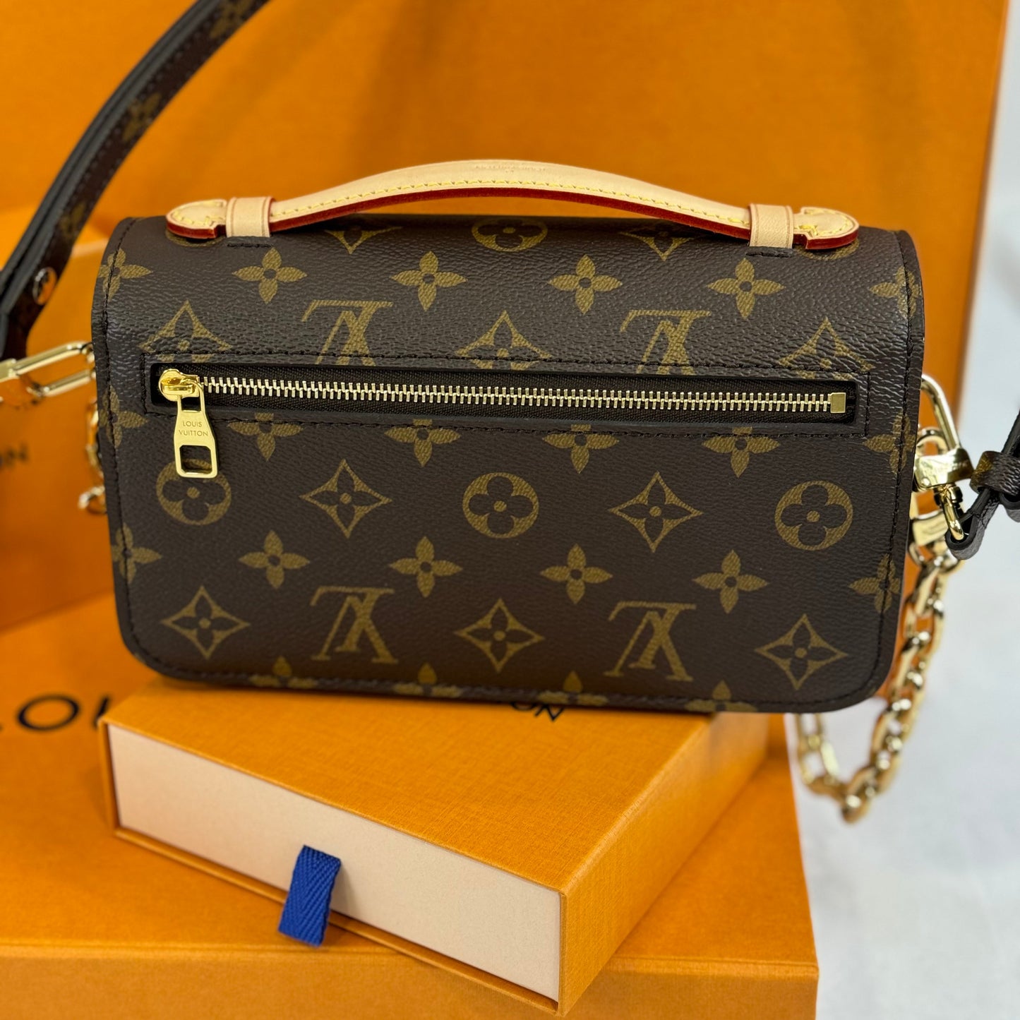 Louis Vuitton - Sac Métis East West