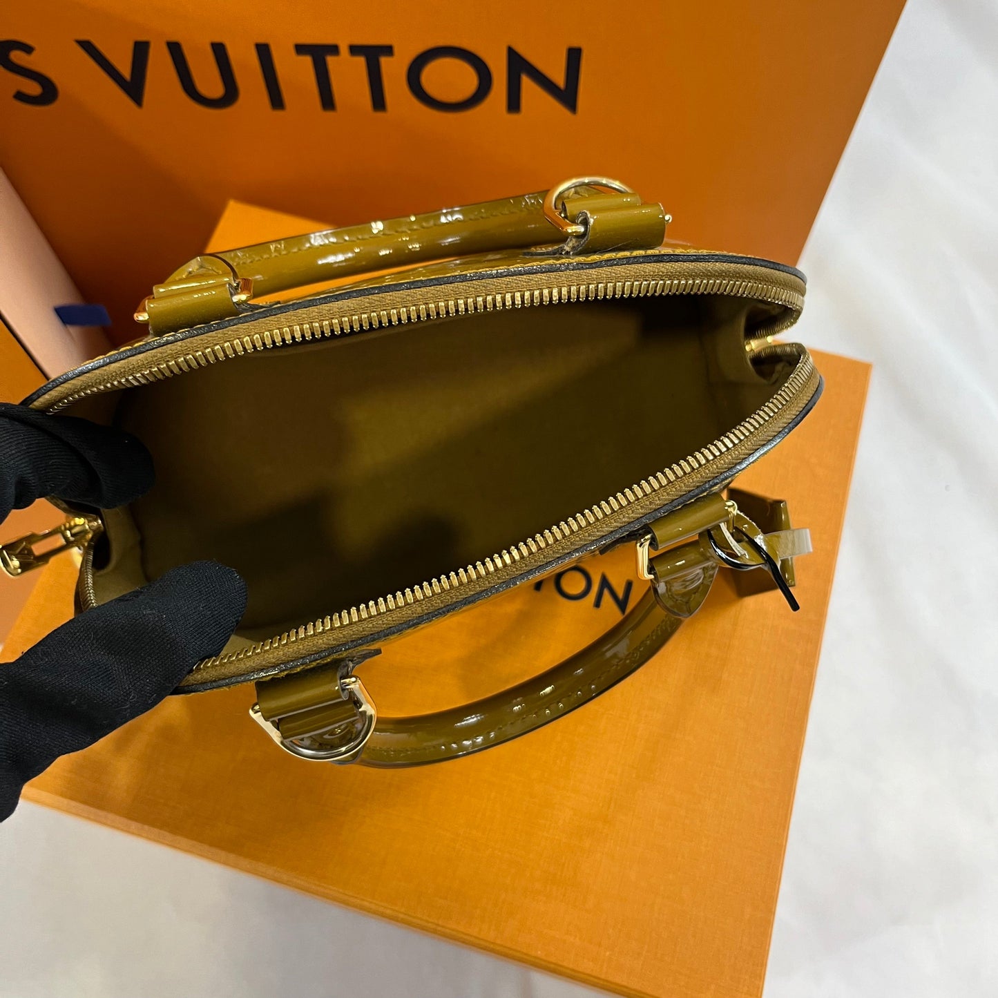 Louis Vuitton - Alma BB verni